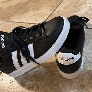 Men’s 9.5 Grand Court Adidas